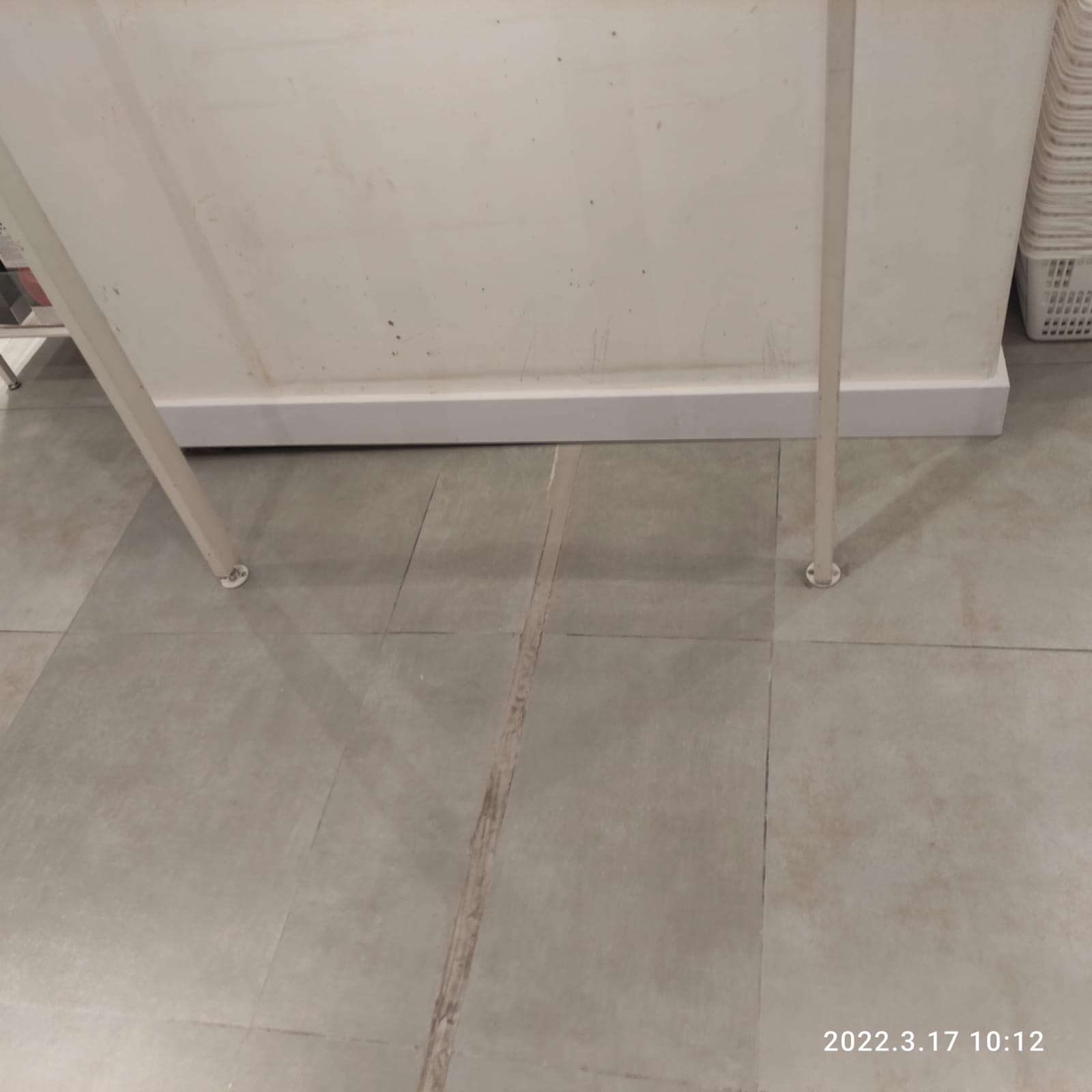 Detalle de acabados — MINISO — Diverplaza — APLOSS